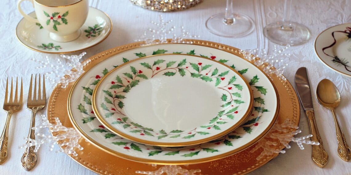 table setting, christmas, holiday, celebration, party, christmas table, christmas dinner, dinner, table, food, decoration, plate, setting, meal, traditional, dining, season, festive, christmas, christmas dinner, plate, plate, plate, plate, plate